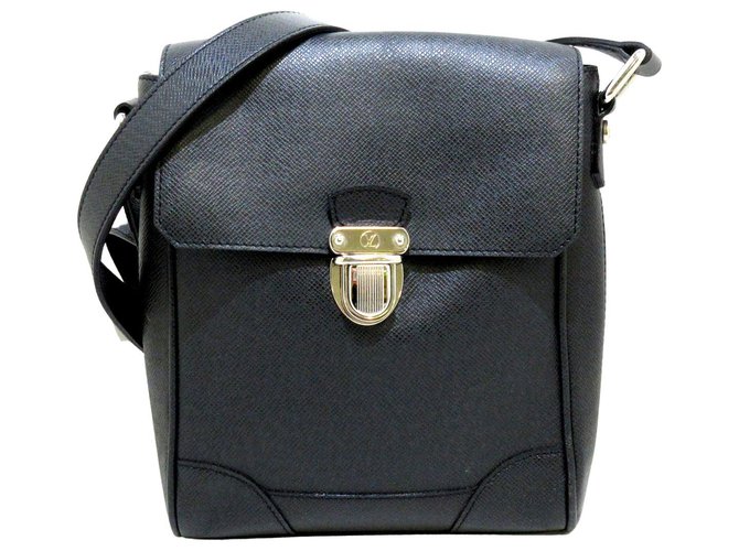 Louis Vuitton Luka Black Leather  ref.331244