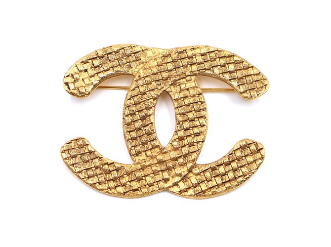 Broche Texturizado Chanel Gold CC Tecido Dourado Metal  ref.331821