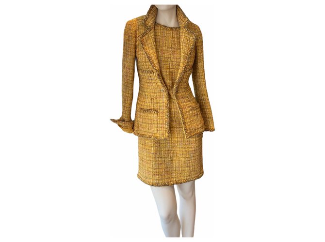 Chanel Skirt suit Yellow Silk Tweed  ref.332783