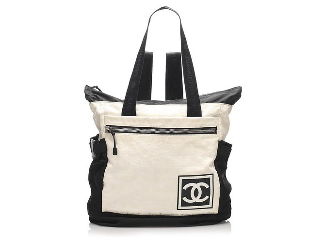 Chanel Nova Linha Preto x Branco 2way mochila conversível  ref.332913