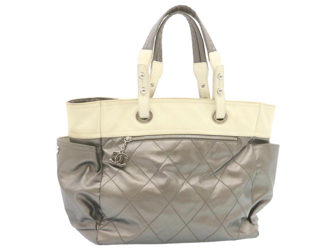 Chanel-Einkaufstasche Silber Leinwand  ref.332941