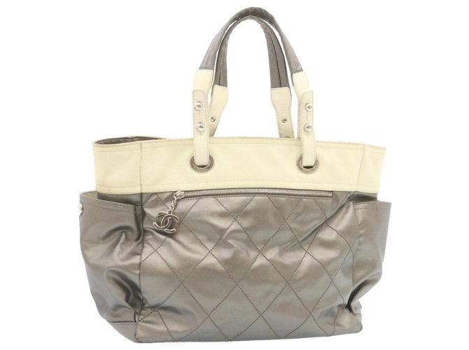 Bolso de mano Chanel Plata Lienzo  ref.332941