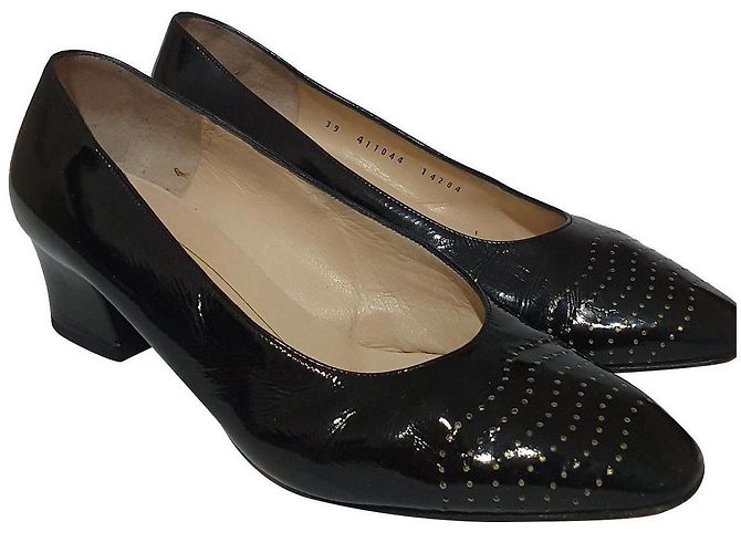 Bruno Magli Lackleder Pumps Schwarz