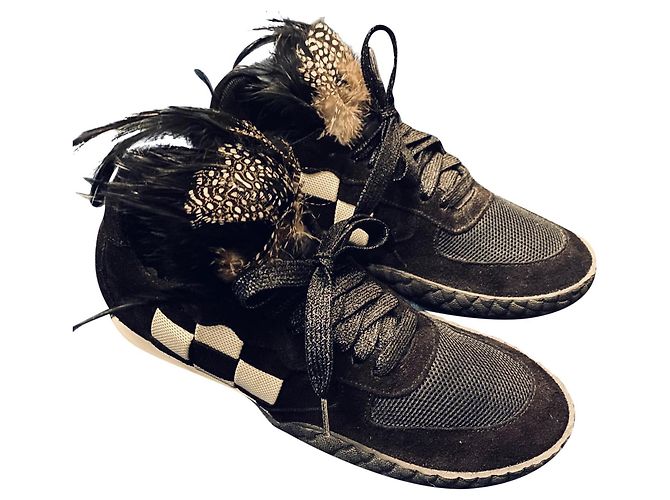 Stéphane Kelian Sneaker aus schwarzem Nubuk mit Karomuster und Federn