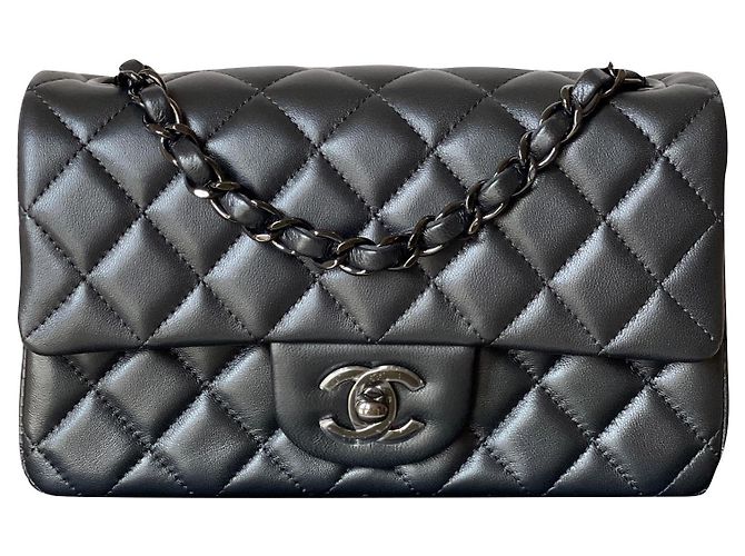 Timeless Chanel Mini aba retangular clássica acolchoada de pele de cordeiro tão preta Preto