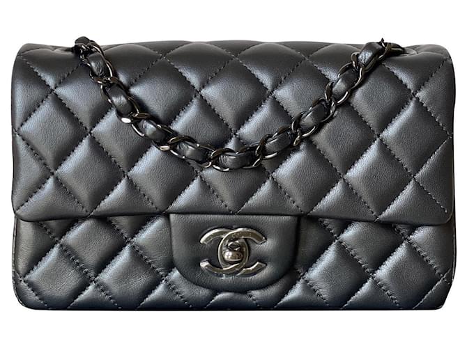 Chanel Mini rabat rectangulaire en cuir d'agneau noir matelassé classique  ref.333672