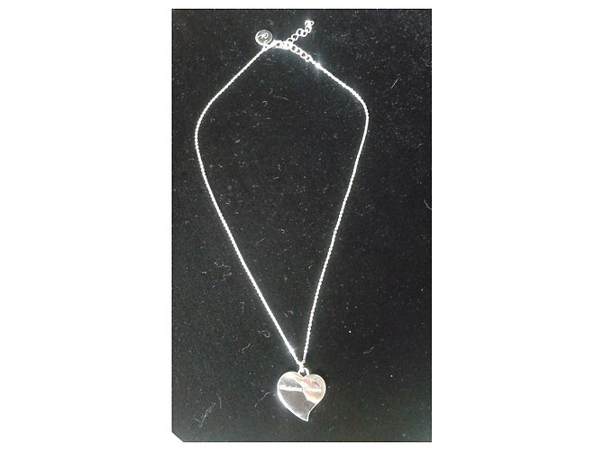 Collar Christian Lacroix con colgante de corazón en esmalte