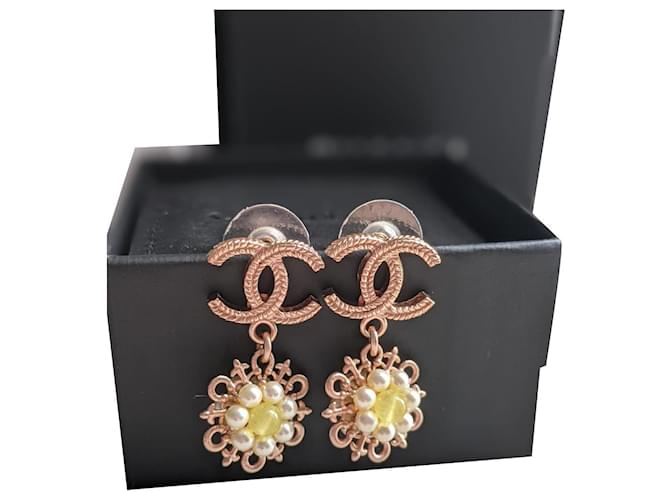 CHANEL B18C earrings in pink gold colour with pearls Gold hardware Metal  ref.336801
