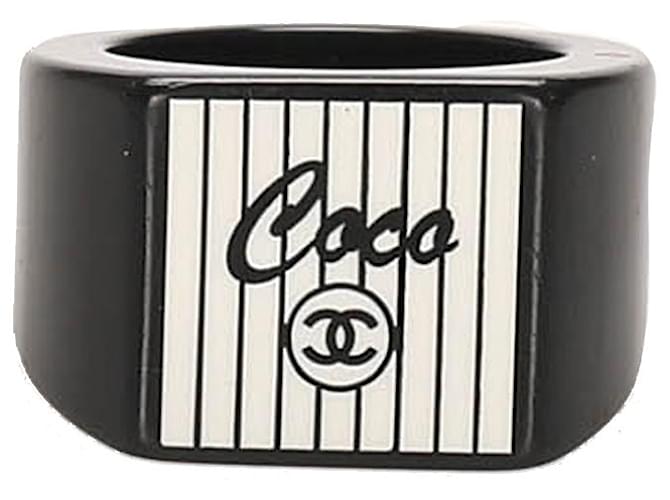 Anillo Chanel White CC Coco Resin Negro Blanco Crudo Plástico Resina  ref.337900