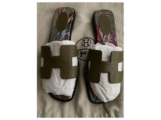 Hermès Sandalen Khaki Leder