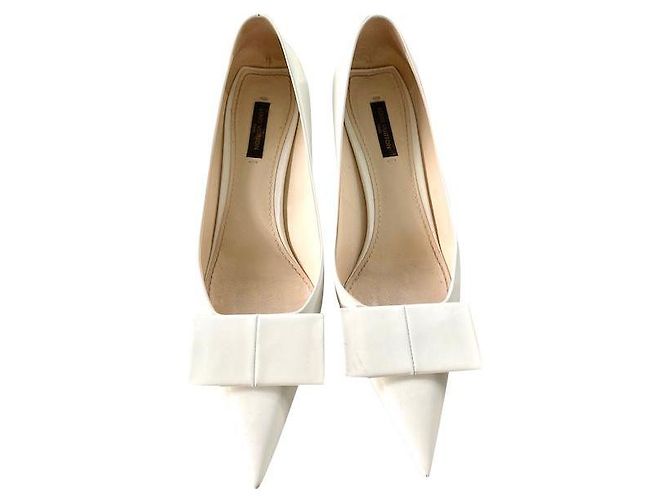 LOUIS VUITTON pumps, catwalk model White