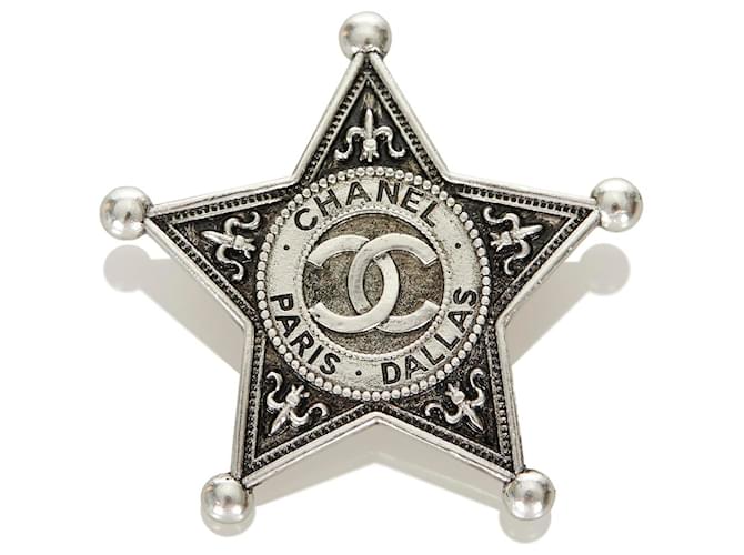 Broche Chanel Argent Paris-Dallas Sheriff Star Métal Argenté  ref.339484
