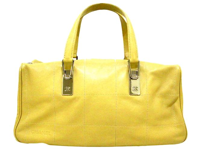 Chanel Yellow Choco Bar Lambskin Leather Handbag  ref.339545