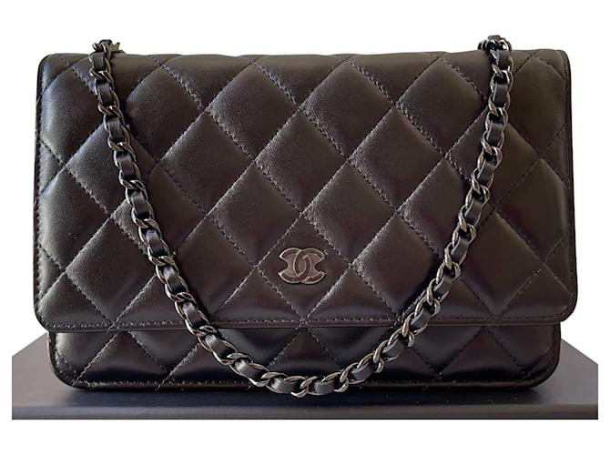 Chanel Portafoglio trapuntato classico con catena in pelle di agnello così nera Nero  ref.339381