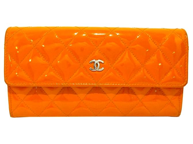 Portafoglio lungo in pelle verniciata arancione CC Chanel  ref.340414