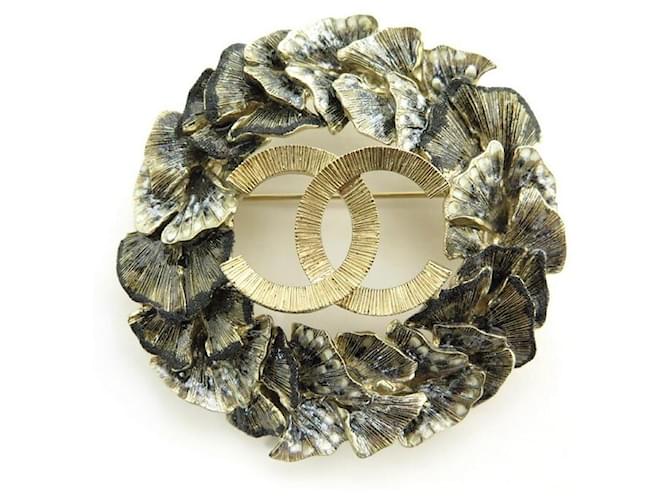 Other jewelry NEW CHANEL BROOCH CC LOGO FOLAGES IN GOLD METAL NEW GOLDEN BROOCH  ref.340750