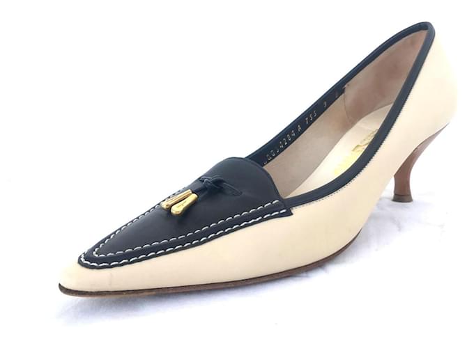 Salvatore Ferragamo Tacchi Crema Pelle  ref.342103