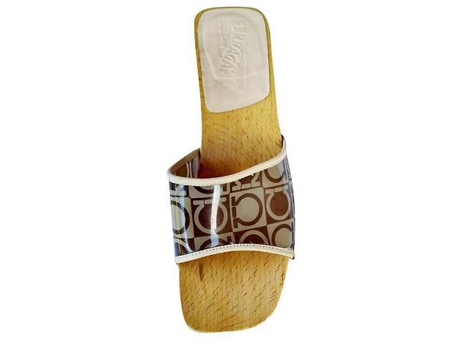 Salvatore Ferragamo Holzclogs Beige Monogramm