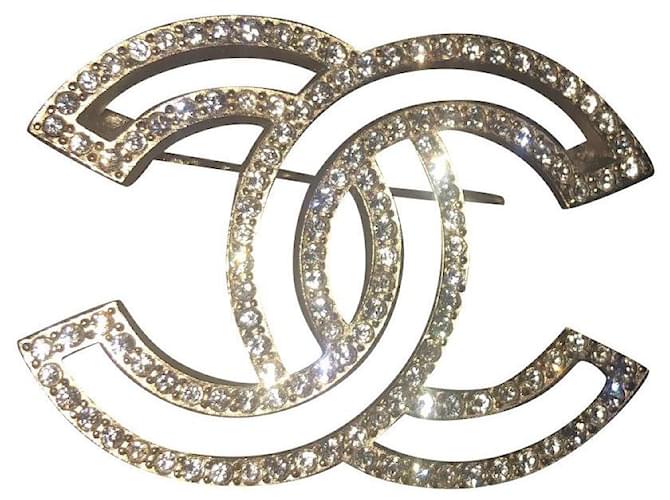 Chanel Alfileres y broches Gold hardware Metal  ref.344635