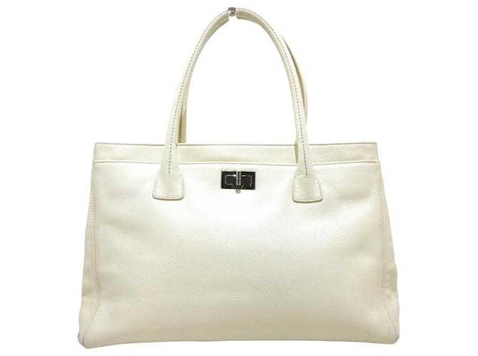 Chanel tote bag Cream Leather  ref.344651