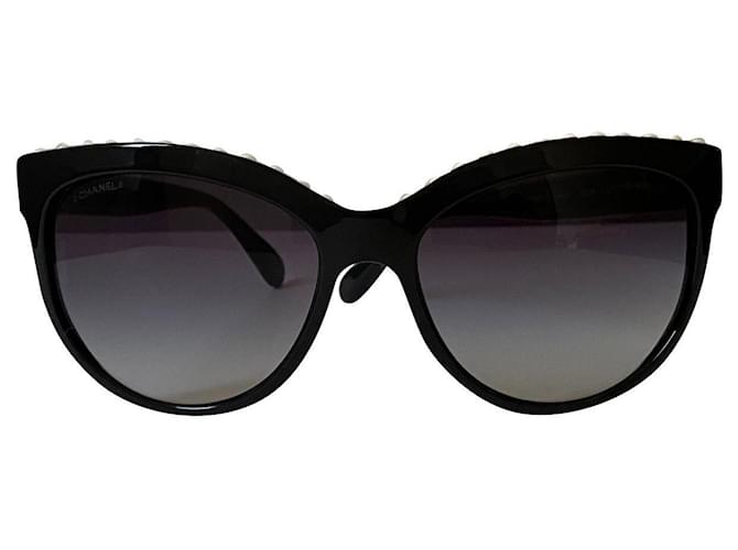 CHANEL Gafas de sol ojo de gato con armazón de acetato negro y perlas cultivadas. Plástico  ref.344778