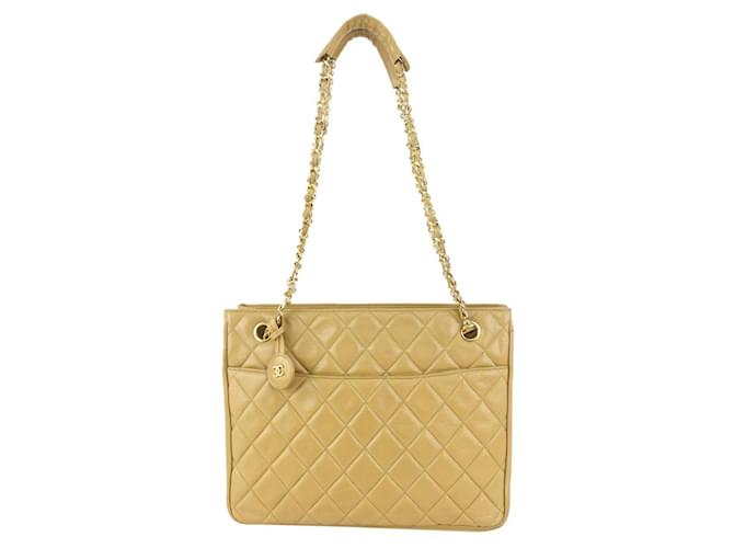 Chanel Bolso shopper de piel de cordero acolchado beige Cuero Cadena  ref.344941