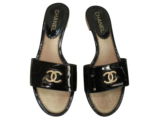 Chanel Mules Black Patent leather  ref.346572