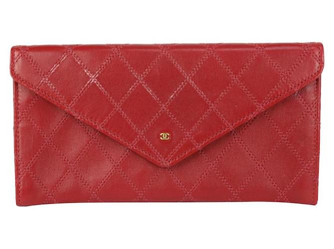 Chanel Red Quilted Lambskin Envelope Pochette Clutch Bag Leather ref.346737  - Joli Closet