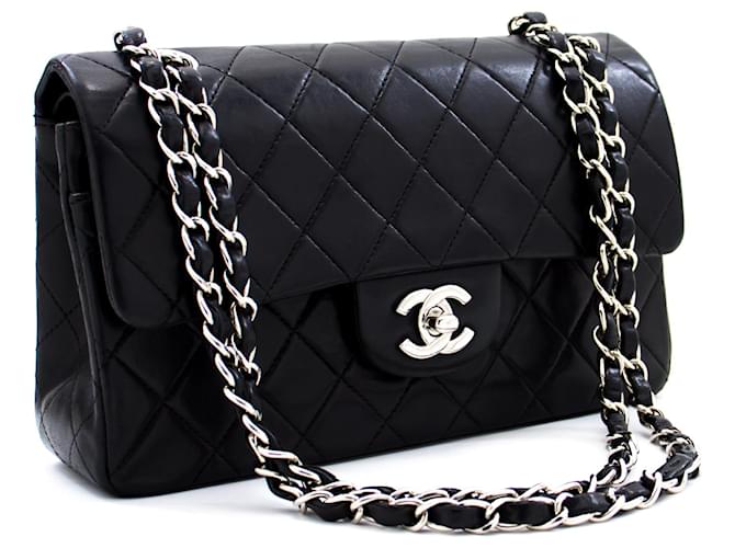 Chanel 2.55 Bolso de hombro pequeño con cadena plateada y solapa forrada Cordero negro Cuero  ref.348172