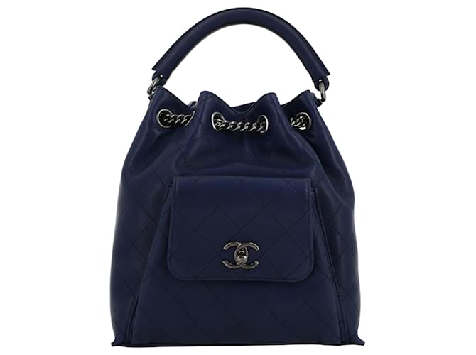 Chanel backpack Navy blue Leather  ref.350186