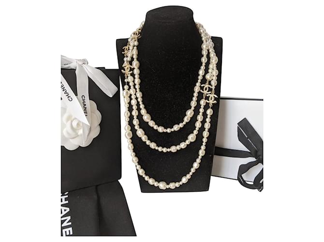 Chanel Barockperle CC 160 cm B17 Eine lange Halskette Weiß  ref.350535