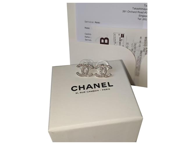 Chanel UNE14Boucles d'oreilles avec logo SHW en cristal V CC Moscova Métal Bijouterie argentée  ref.350537