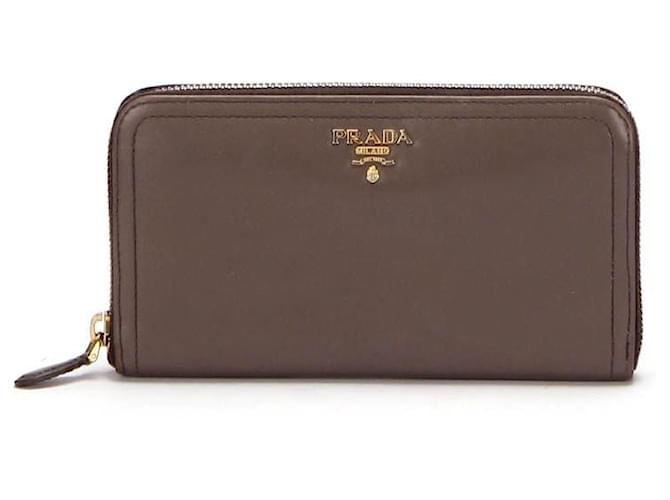 Prada Round Fastener Purse 203 Brown Leather ref.351363 - Joli Closet