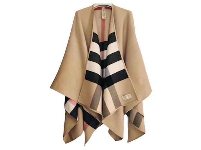 New reversible burberry camel poncho cape with labels Caramel Flesh Wool  ref.352010