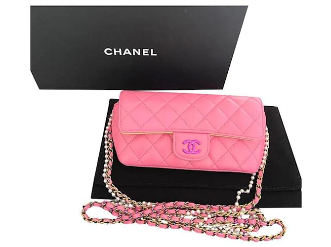 Borsa mini pochette Chanel in pelle di agnello rosa con perle e tracolla a catena  ref.352091