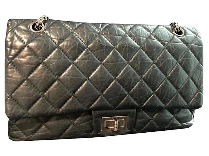 Chanel 2.55 Reissue 227 classic bag Black Leather ref.352102 - Joli Closet