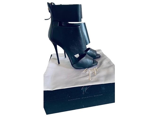 Giuseppe Zanotti Pumps aus schwarzem Leder Größe 39.5