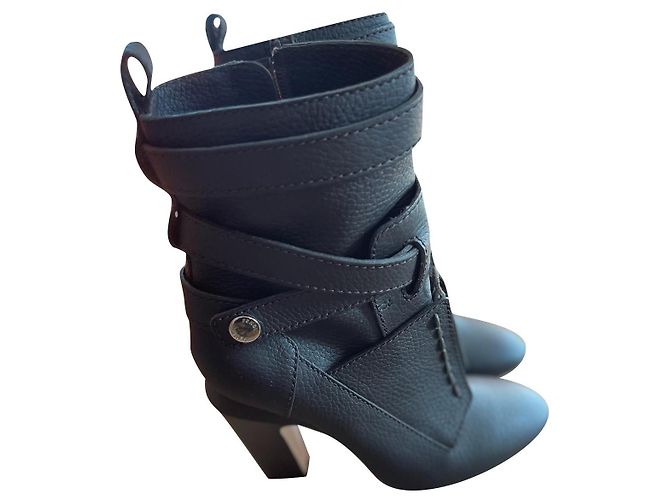 Fendi Stiefeletten aus braunem Leder