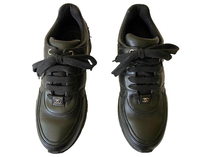 Sneakers Chanel in pelle nera Nero
