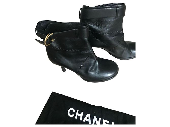 Botas Chanel de cuero negro 37.5