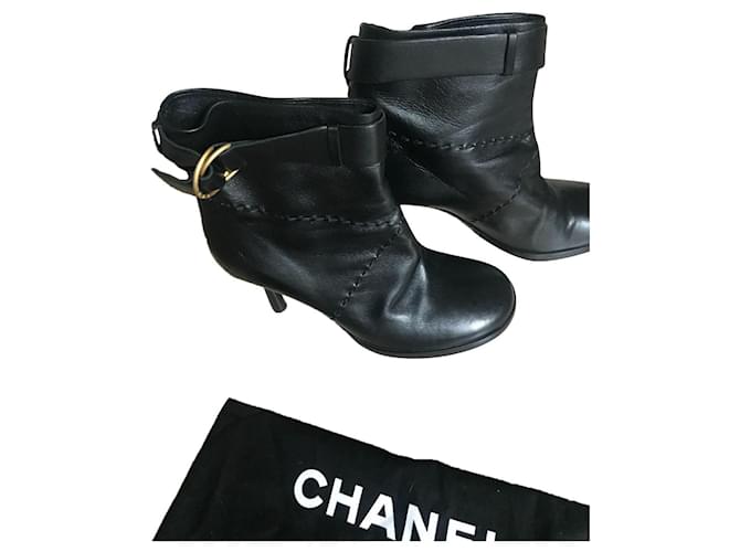 Chanel botas Preto Couro  ref.357953