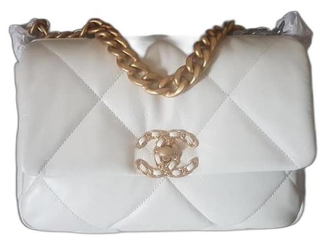 Chanel 19 Tamaño de la bolsa con solapa Pequeño Blanco Cuero  ref.358263
