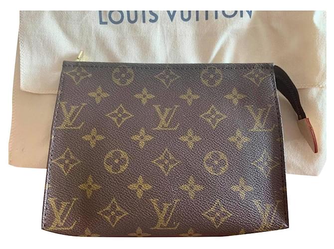 Louis Vuitton Poche Toilette 19 Marrom  ref.359301