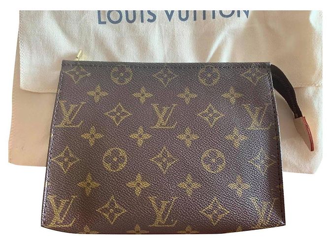 Louis Vuitton Poche Toilette 19 Marrone