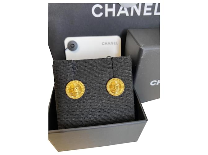 Chanel novos brincos Dourado Aço  ref.359670