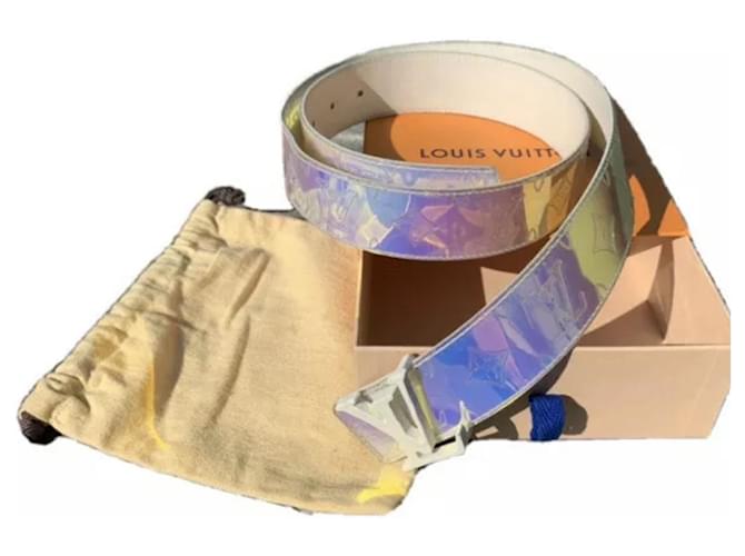 Louis Vuitton Cinturones Blanco Cuero  ref.359707