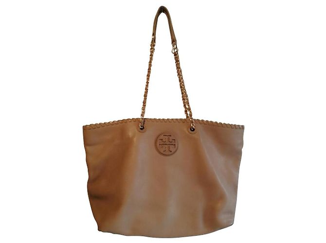 Beige Tory Burch shopper with fixed chain and internal magnetic closure