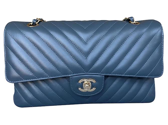 Timeless Chanel Classic lined flap medium chevron quilted lamb