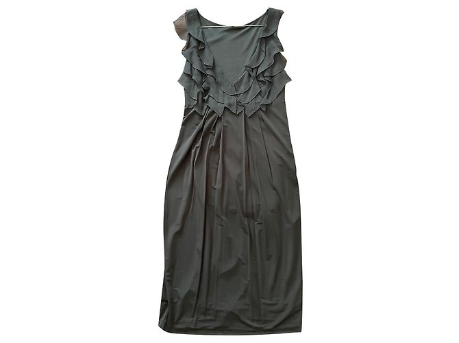 Vestido preto Elie Tahari de viscose com babados