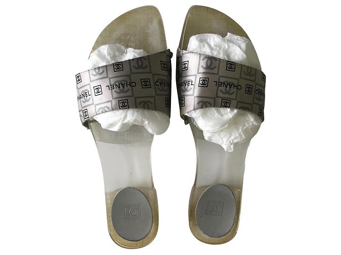 Mule Chanel con logo CC Nere e Grigie in Raso e Pelle Nero Grigio